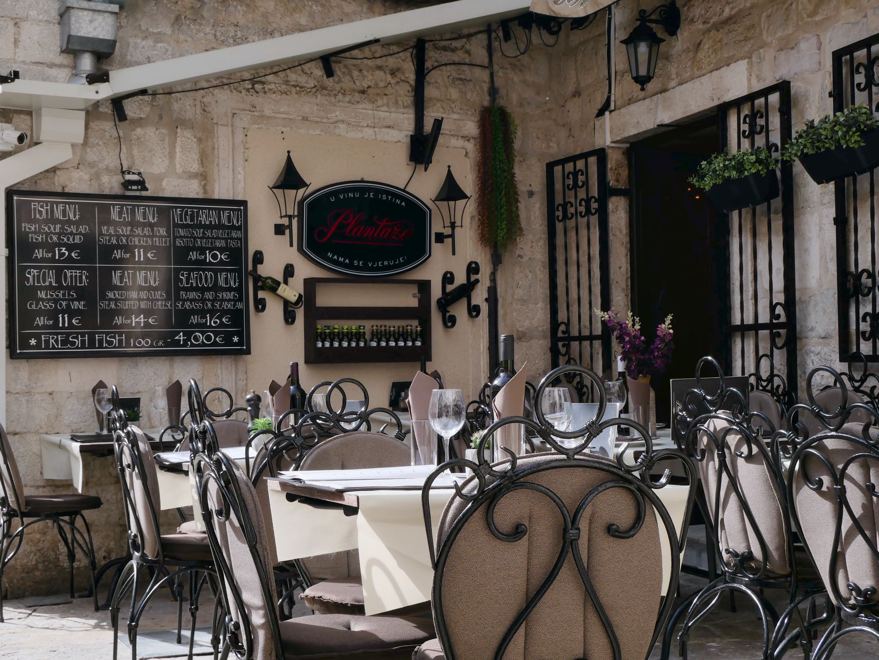 An outdoor bistro table set with food, the kind of scene meta ads for restaurants in Sault Ste. Marie are built to promote